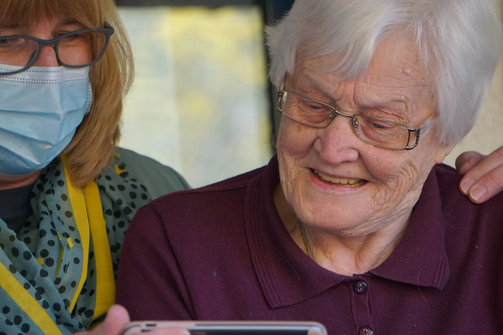 How to Choose the Right Adult Care Home for Your Loved One